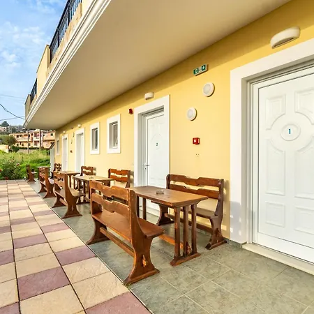 Kosmos St3 In Agios Stefanos מלון דירות 4*