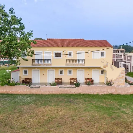 Kosmos St3 In Agios Stefanos מלון דירות 4*