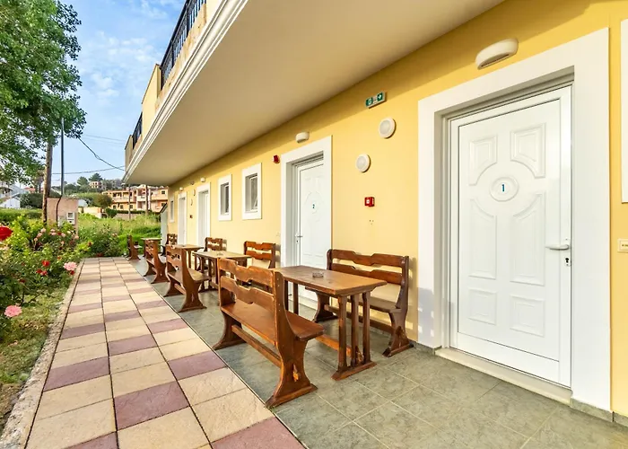 Kosmos St3 In Agios Stefanos 公寓式酒店 4*