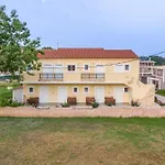 Kosmos St3 In Agios Stefanos آغيوس ستيفانوس