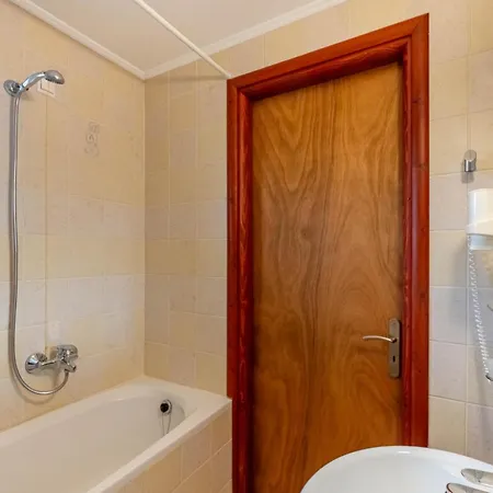 Kosmos St3 In Agios Stefanos 4*